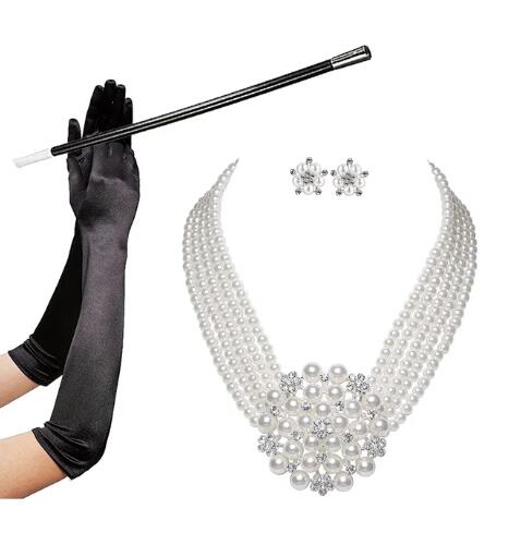 Audrey Hepburn Breakfast at Ti – Women'S Accessories In The 1950S recenzja i cena