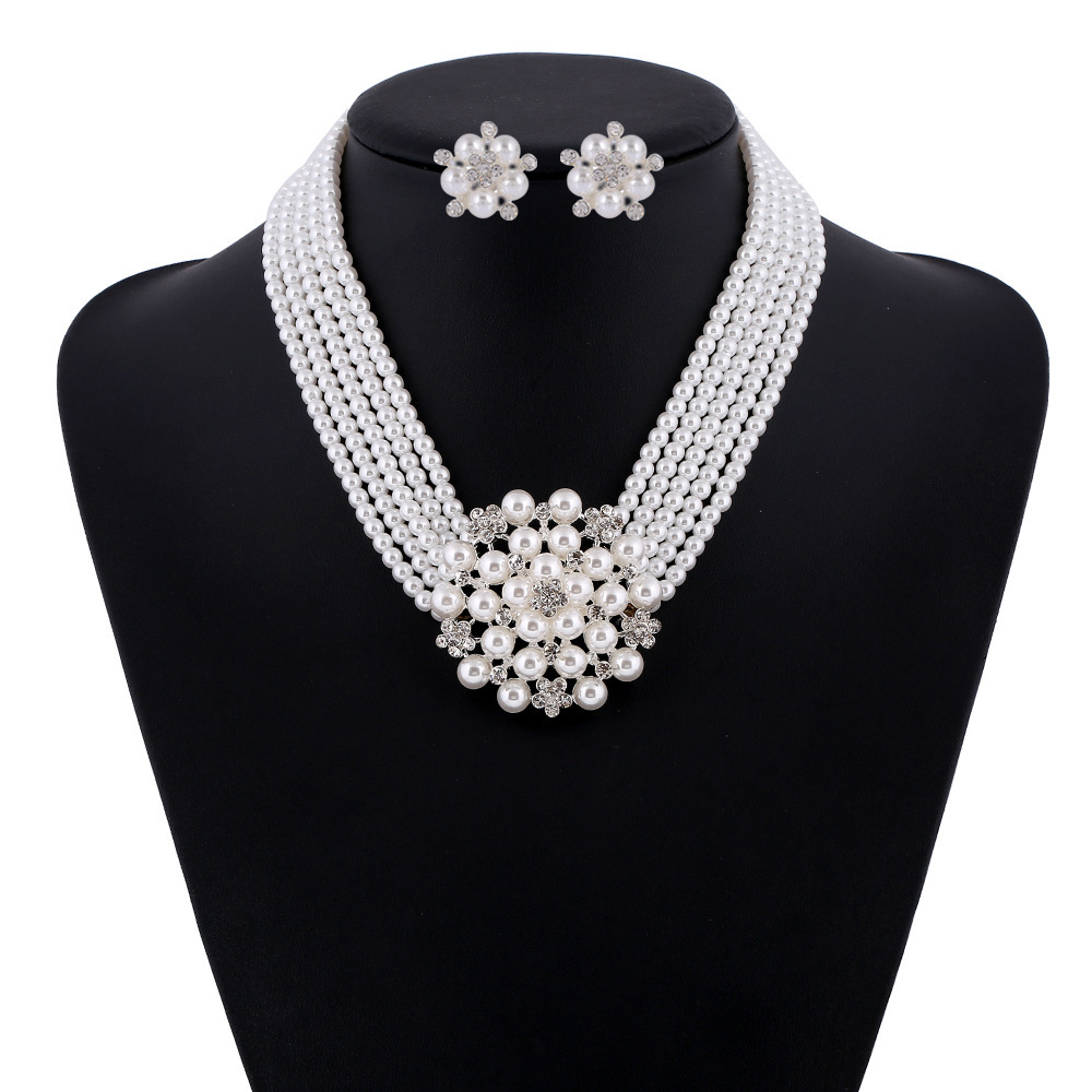 Audrey Hepburn Breakfast at Ti – Women'S Accessories In The 1950S recenzja i cena