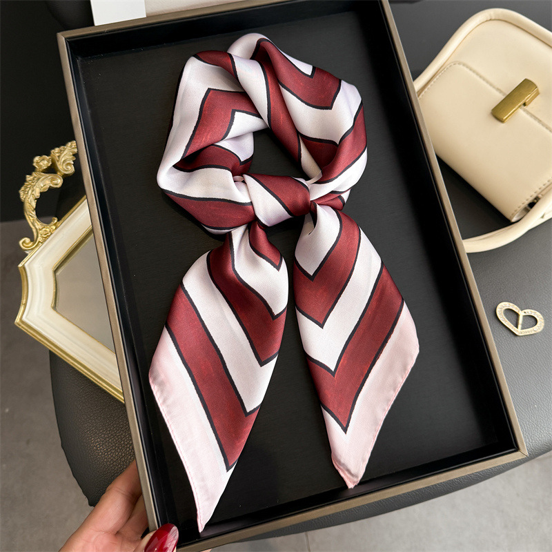Satin Silk Geometric Stripe Pr – Women'S Vacation Accessories recenzja i cena