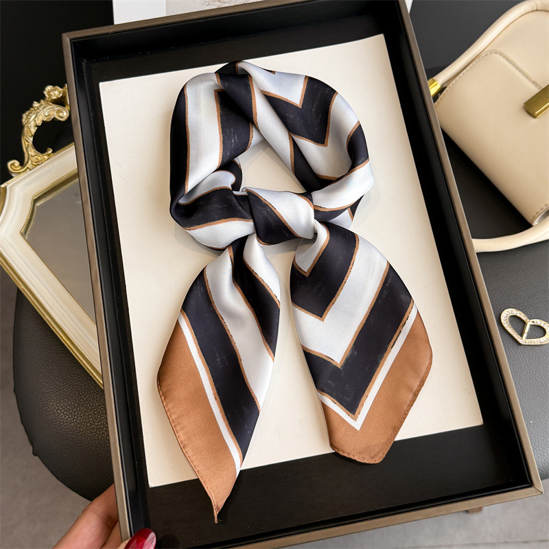 Satin Silk Geometric Stripe Pr – Women'S Vacation Accessories recenzja i cena